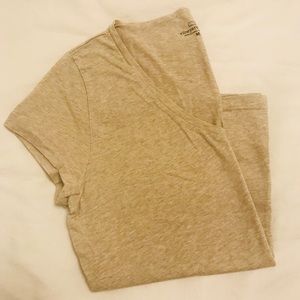 VINEYARD VINES 🐳 V-Neck Tee